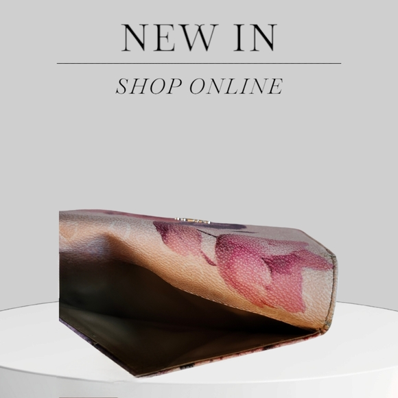 GUESS ASHVILLE BLUSH PINK WALLET (C.O. SMALL TEAR OUTER EDGE PIC5) GUC - Picture 4 of 7